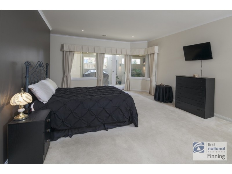 11 Firestone Green, Cranbourne VIC 3977