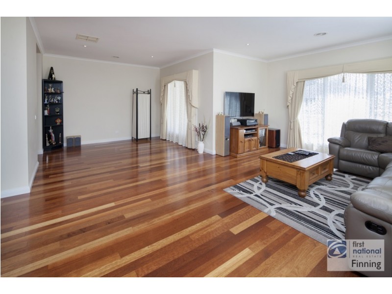 11 Firestone Green, Cranbourne VIC 3977