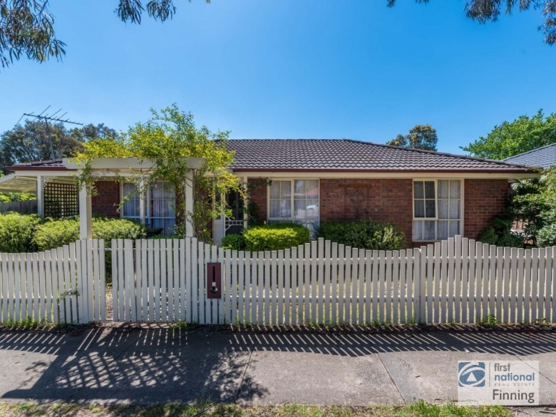 1/2 Cook Court, Cranbourne North VIC 3977