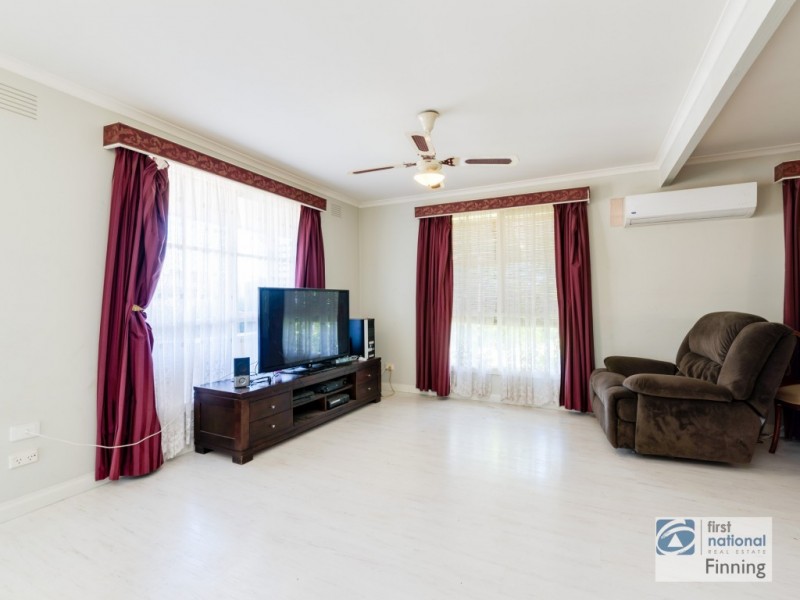 1/2 Cook Court, Cranbourne North VIC 3977