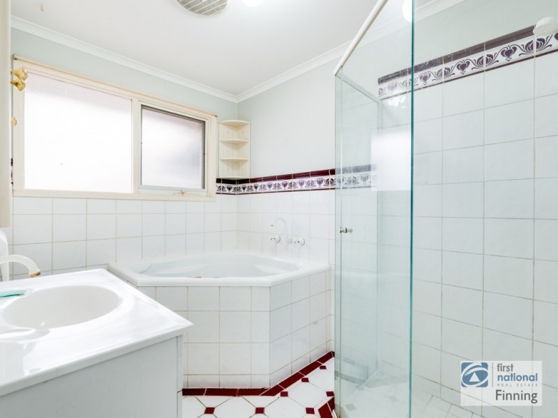 1/2 Cook Court, Cranbourne North VIC 3977