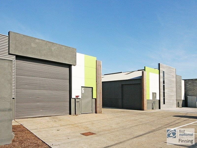 6 & 7/81 Miles Grove, Seaford VIC 3198