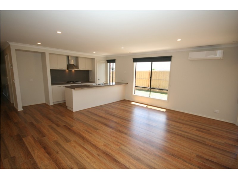 4 Pasadena Boulevard, Clyde VIC 3978