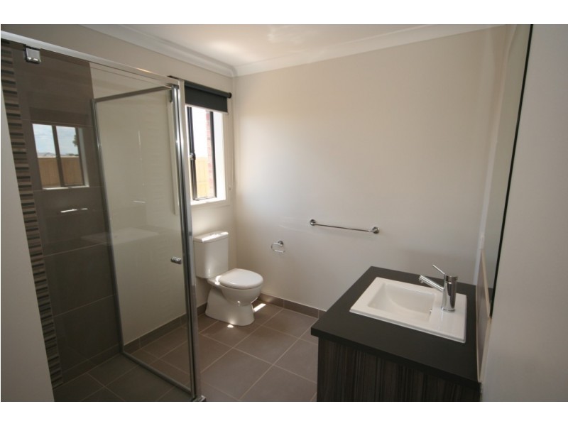 4 Pasadena Boulevard, Clyde VIC 3978