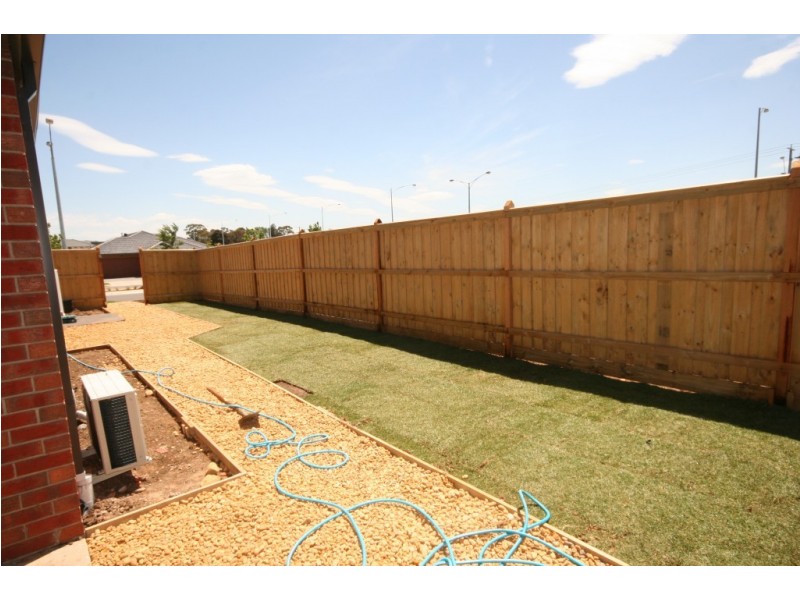 4 Pasadena Boulevard, Clyde VIC 3978