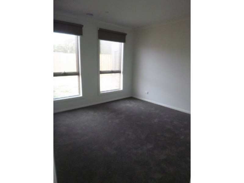 2/52 Taylor Street, Cranbourne VIC 3977