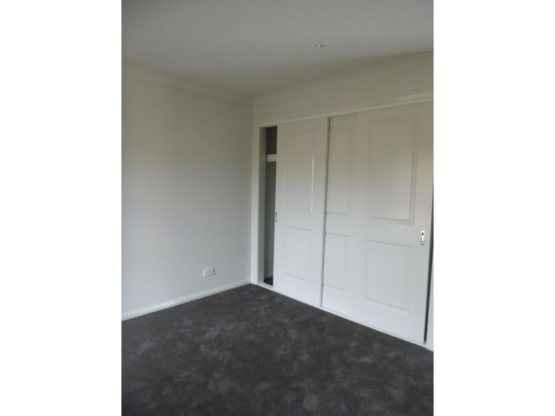 2/52 Taylor Street, Cranbourne VIC 3977