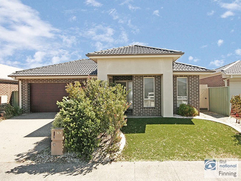 33 Moore Mews, Pakenham VIC 3810