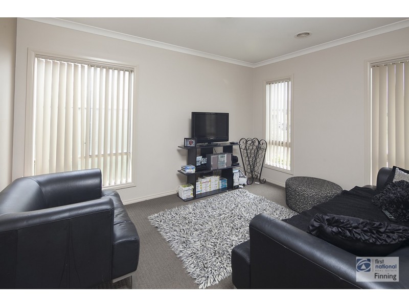 33 Moore Mews, Pakenham VIC 3810