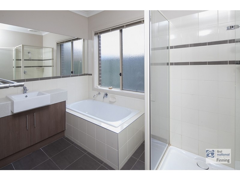 33 Moore Mews, Pakenham VIC 3810