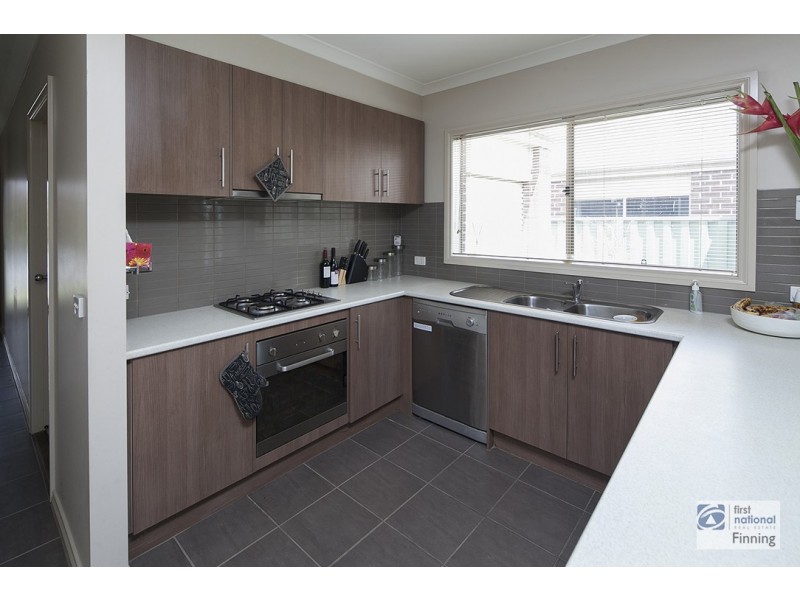 33 Moore Mews, Pakenham VIC 3810