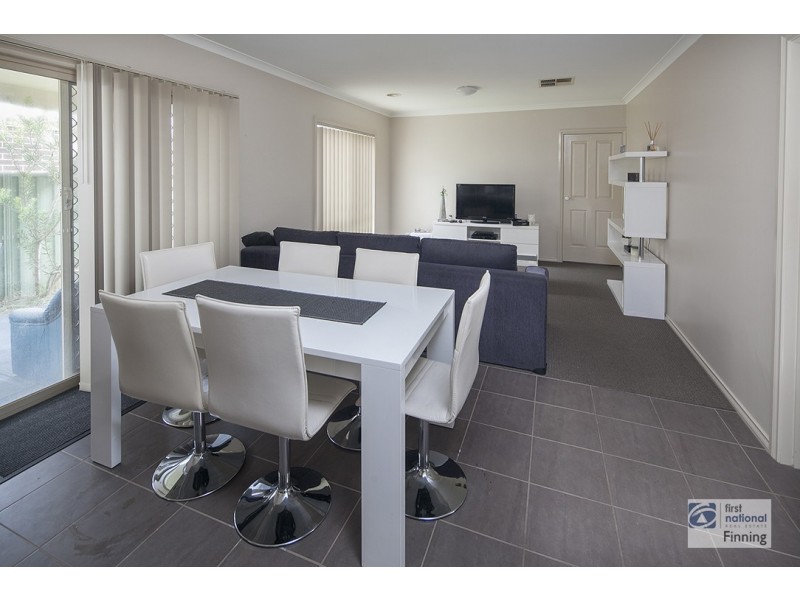 33 Moore Mews, Pakenham VIC 3810