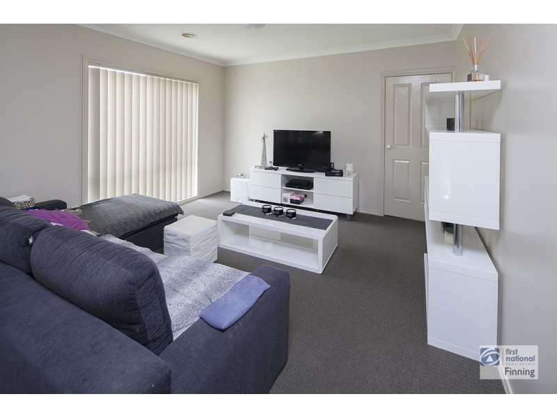 33 Moore Mews, Pakenham VIC 3810