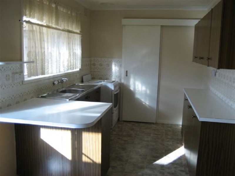 2/29 Bowen Street, Cranbourne VIC 3977