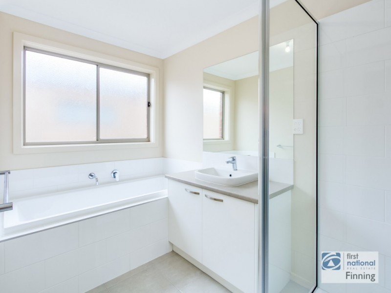 86 Ranfurlie Boulevard, Cranbourne West VIC 3977