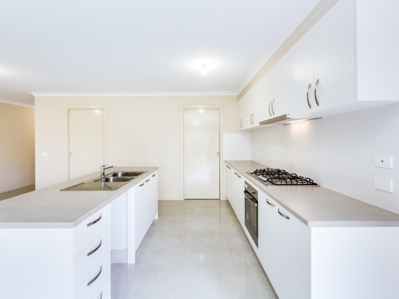 86 Ranfurlie Boulevard, Cranbourne West VIC 3977