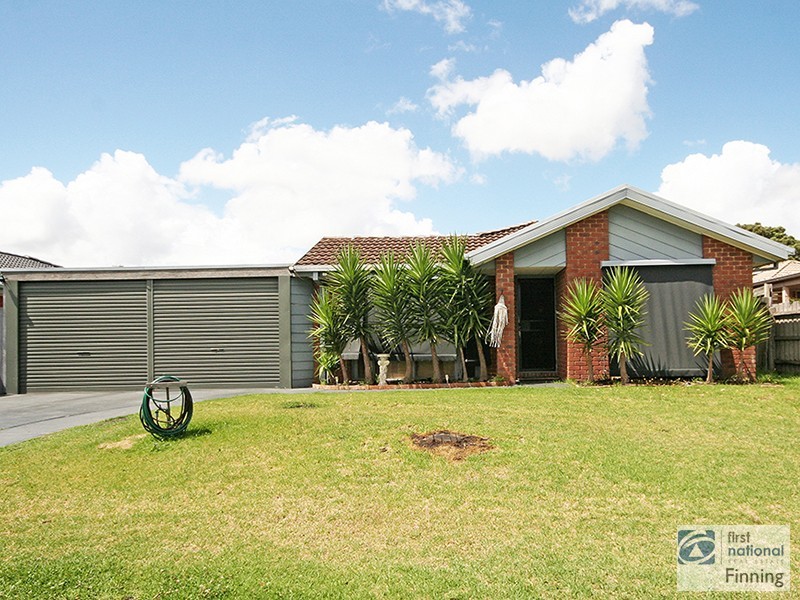 4 Maria Court, Cranbourne North VIC 3977