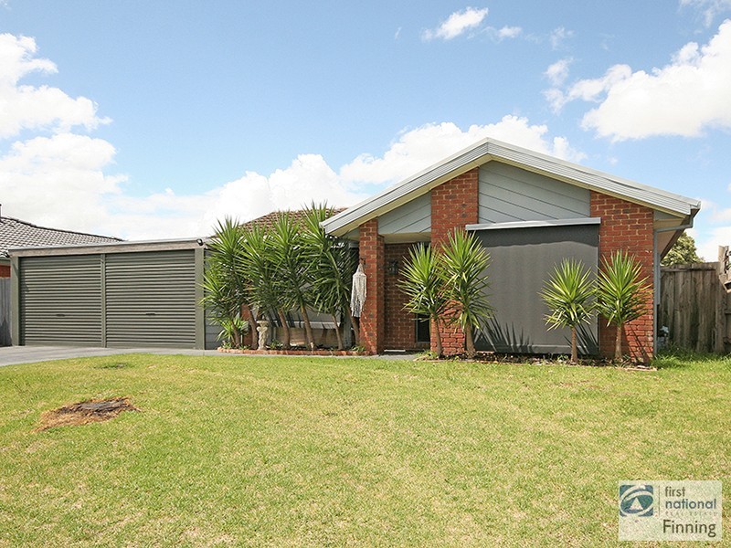 4 Maria Court, Cranbourne North VIC 3977