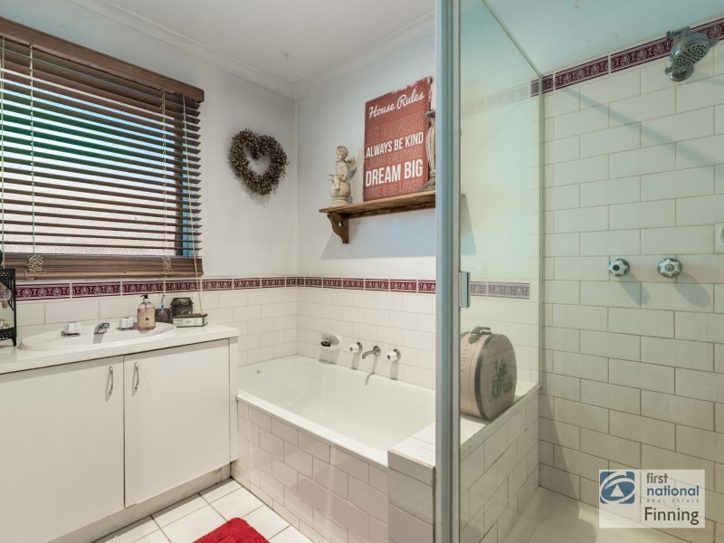 4 Maria Court, Cranbourne North VIC 3977