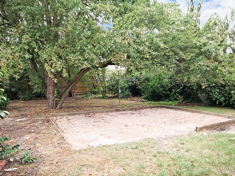 2 Mundaring Drive, Cranbourne VIC 3977