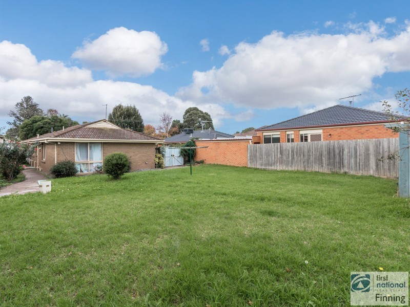 26 Dearing Avenue, Cranbourne VIC 3977
