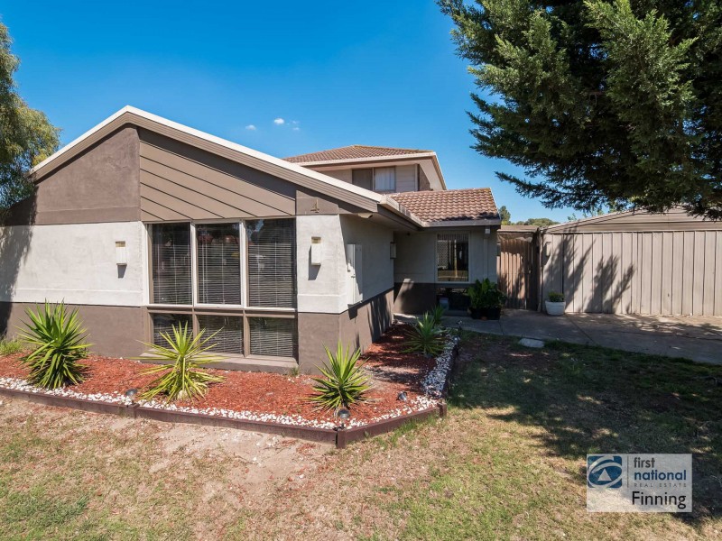 4 Hindmarsh Court, Cranbourne North VIC 3977