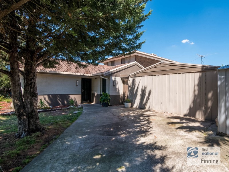 4 Hindmarsh Court, Cranbourne North VIC 3977