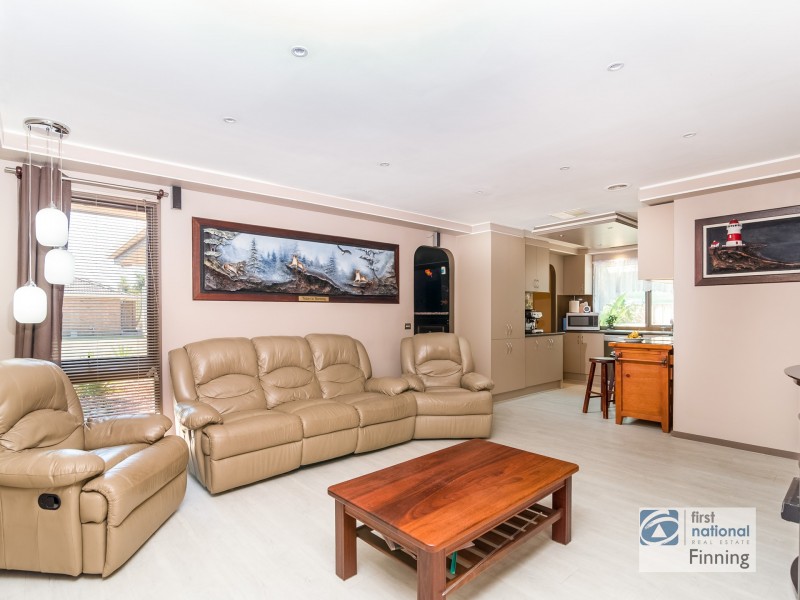 4 Hindmarsh Court, Cranbourne North VIC 3977