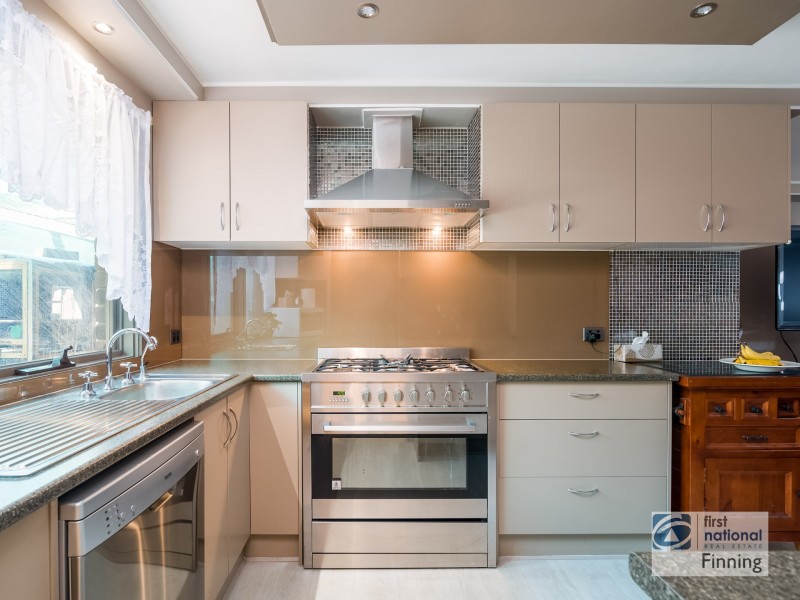 4 Hindmarsh Court, Cranbourne North VIC 3977