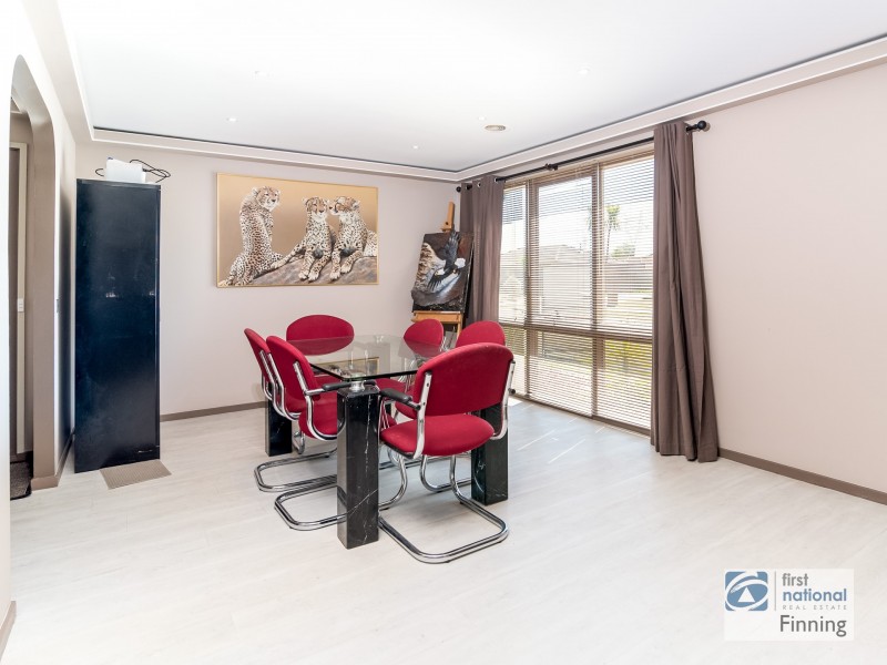 4 Hindmarsh Court, Cranbourne North VIC 3977