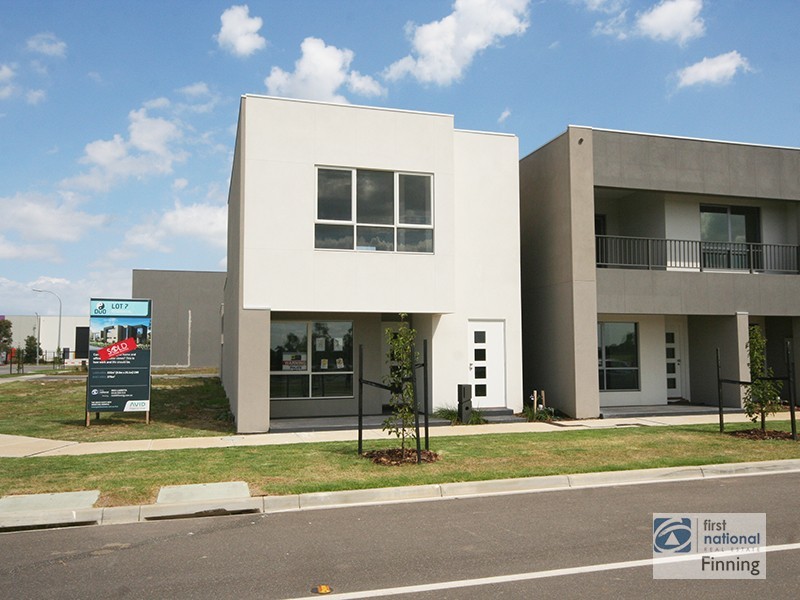 4 Laidlaw Lane, Cranbourne VIC 3977