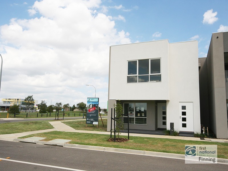 4 Laidlaw Lane, Cranbourne VIC 3977