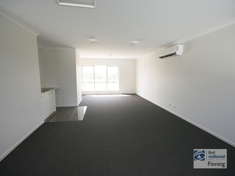 4 Laidlaw Lane, Cranbourne VIC 3977