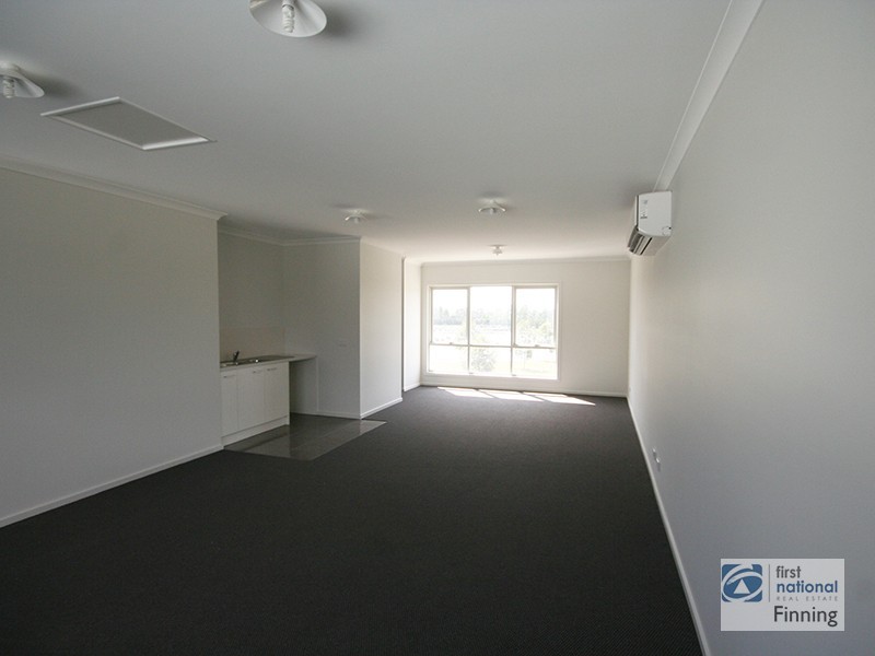 4 Laidlaw Lane, Cranbourne VIC 3977