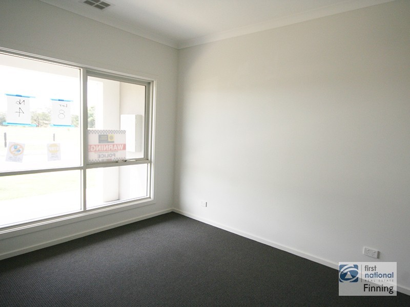 4 Laidlaw Lane, Cranbourne VIC 3977