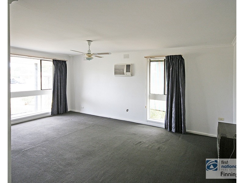 16 Fairbairn Road, Cranbourne VIC 3977