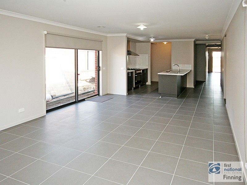 27 Colchester Avenue, Cranbourne West VIC 3977