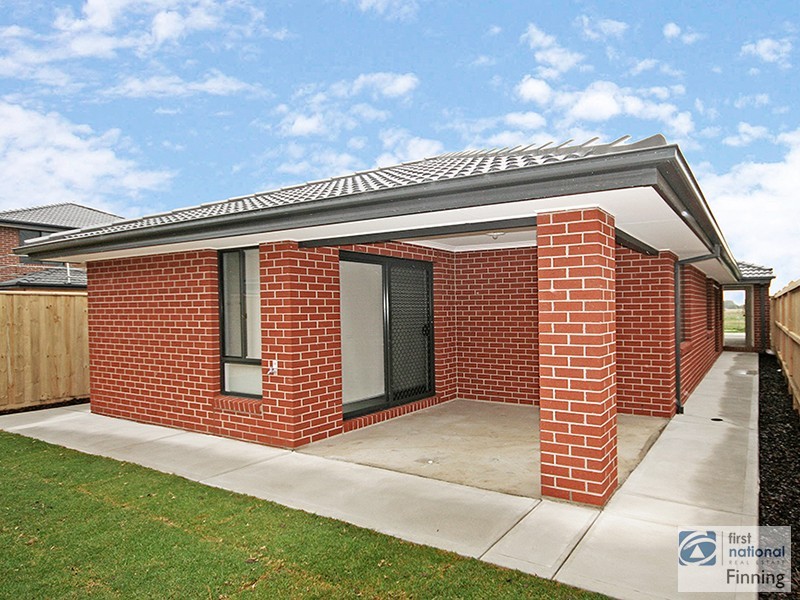 27 Colchester Avenue, Cranbourne West VIC 3977