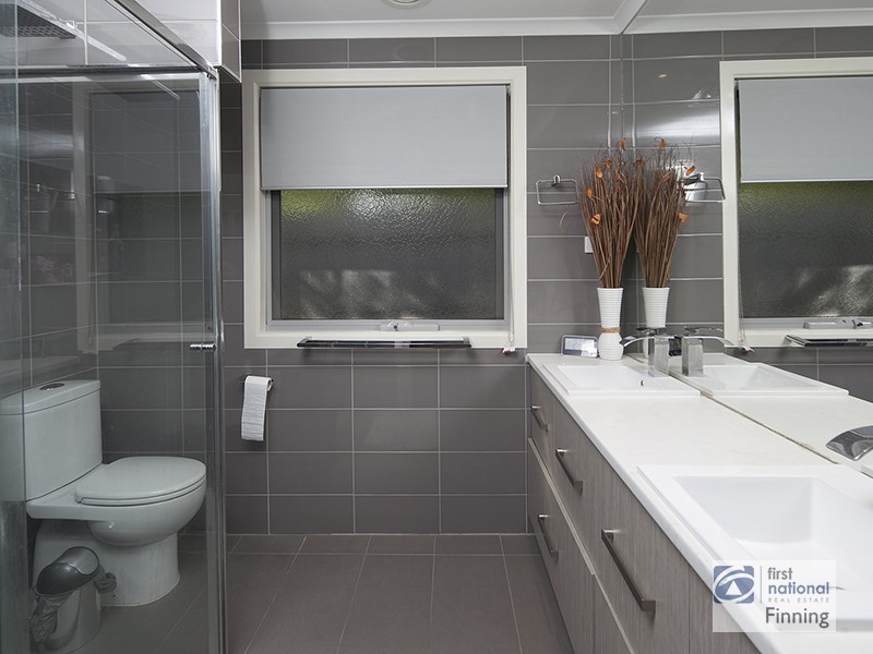 13 Elaine Court, Cranbourne VIC 3977