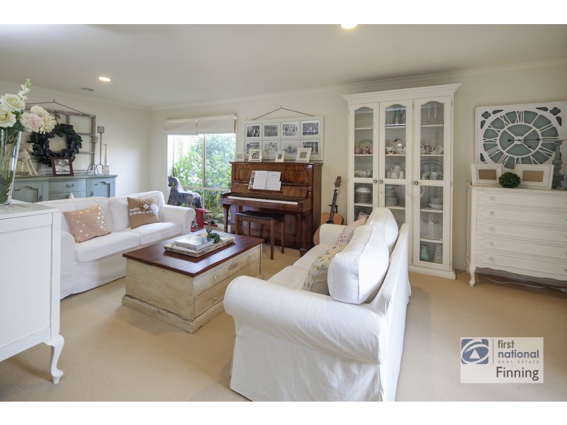 6 Furze Court, Cranbourne West VIC 3977