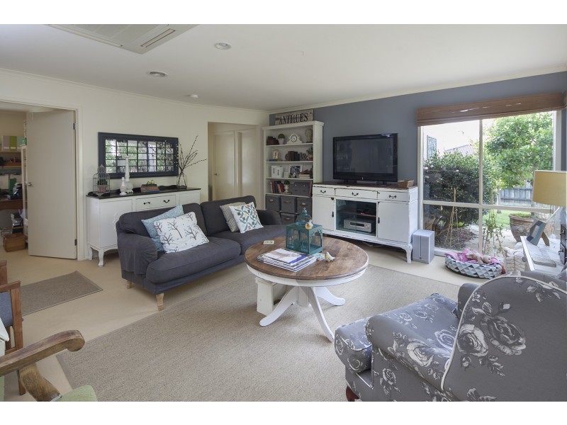 6 Furze Court, Cranbourne West VIC 3977