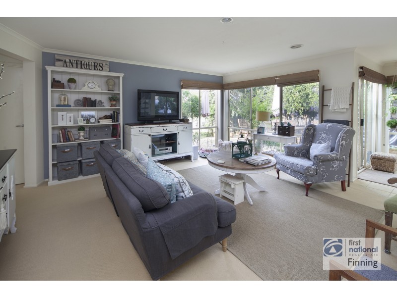 6 Furze Court, Cranbourne West VIC 3977