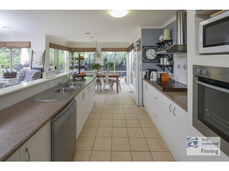 6 Furze Court, Cranbourne West VIC 3977