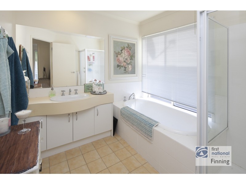 6 Furze Court, Cranbourne West VIC 3977