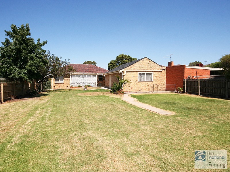 11 Stawell Street, Cranbourne VIC 3977