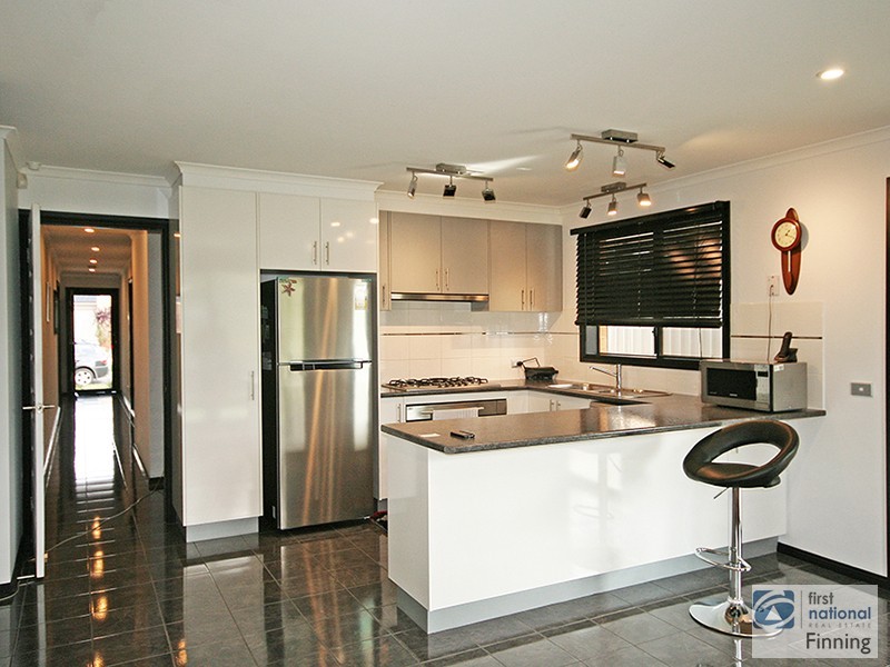 4 Wiltshire Avenue, Cranbourne East VIC 3977