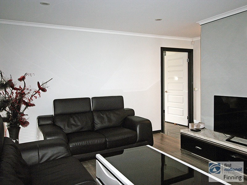 4 Wiltshire Avenue, Cranbourne East VIC 3977