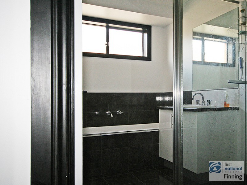 4 Wiltshire Avenue, Cranbourne East VIC 3977