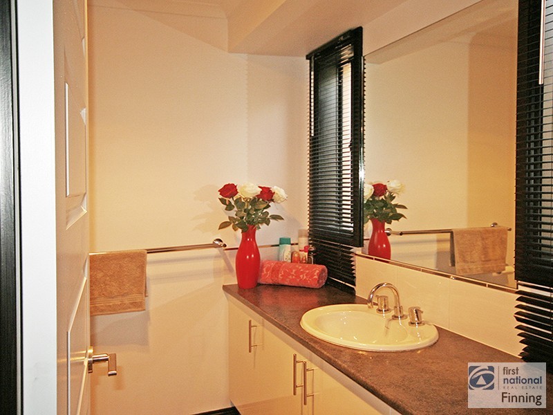 4 Wiltshire Avenue, Cranbourne East VIC 3977