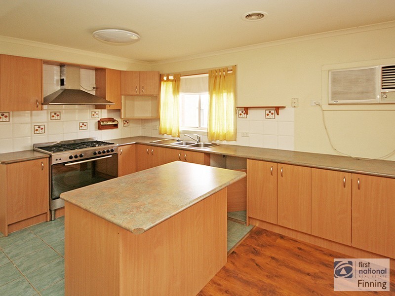 23 Genoa Way, Cranbourne West VIC 3977